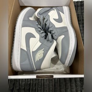 Women Jordan size 8.5 only used 1 time perfect condition